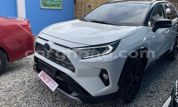Buy Used Toyota RAV4 White Car in Accra in Greater Accra Buy Used Toyota RAV4 White Car in Accra in Greater Accra