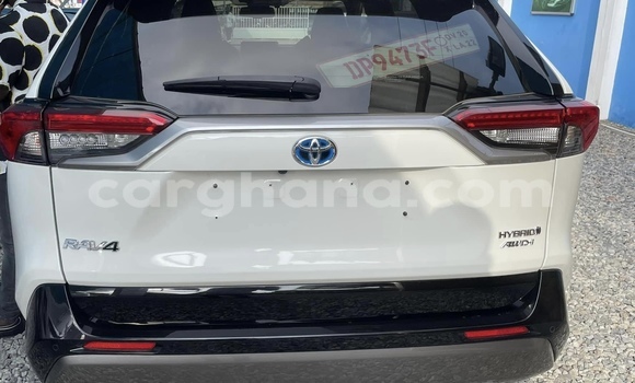 Buy Used Toyota RAV4 White Car in Accra in Greater Accra Buy Used Toyota RAV4 White Car in Accra in Greater Accra