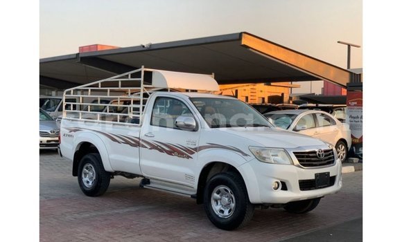 Sayi Imported Toyota Hilux White Mota in Import - Dubai a Ashanti Sayi Imported Toyota Hilux White Mota in Import - Dubai a Ashanti