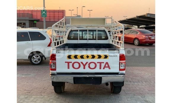 Sayi Imported Toyota Hilux White Mota in Import - Dubai a Ashanti Sayi Imported Toyota Hilux White Mota in Import - Dubai a Ashanti