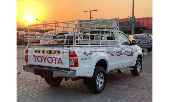 Sayi Imported Toyota Hilux White Mota in Import - Dubai a Ashanti Sayi Imported Toyota Hilux White Mota in Import - Dubai a Ashanti