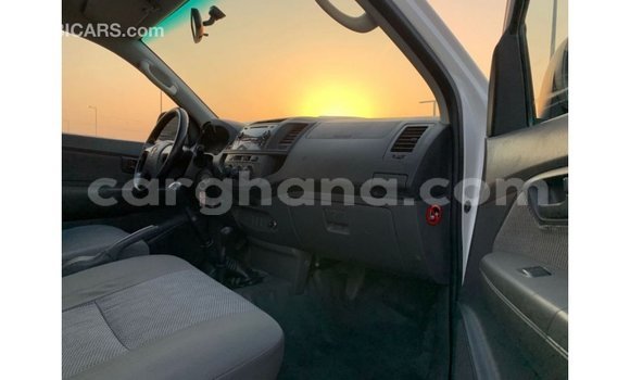 Sayi Imported Toyota Hilux White Mota in Import - Dubai a Ashanti Sayi Imported Toyota Hilux White Mota in Import - Dubai a Ashanti