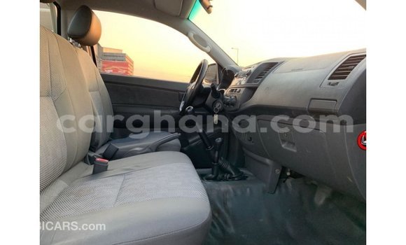 Sayi Imported Toyota Hilux White Mota in Import - Dubai a Ashanti Sayi Imported Toyota Hilux White Mota in Import - Dubai a Ashanti