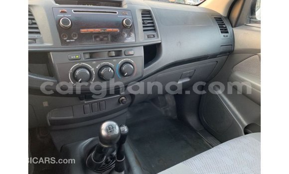 Sayi Imported Toyota Hilux White Mota in Import - Dubai a Ashanti Sayi Imported Toyota Hilux White Mota in Import - Dubai a Ashanti