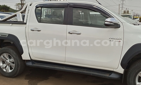 Sayi Na hannu Toyota Hilux White Mota in Accra a Greater Accra Sayi Na hannu Toyota Hilux White Mota in Accra a Greater Accra