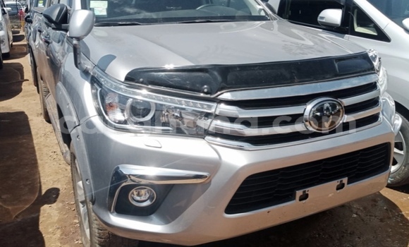 Ra Àlòkù Toyota Hilux Silver Ọkọ̀ in Accra ni Greater Accra Ra Àlòkù Toyota Hilux Silver Ọkọ̀ in Accra ni Greater Accra