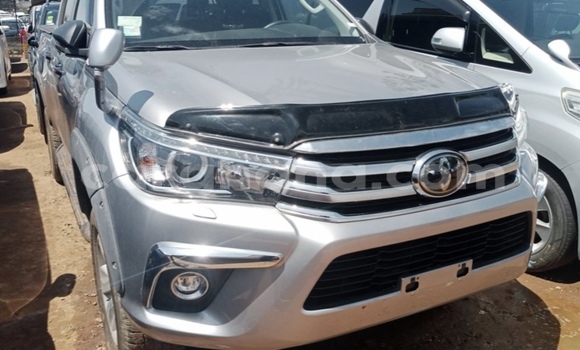 Ra Àlòkù Toyota Hilux Silver Ọkọ̀ in Accra ni Greater Accra Ra Àlòkù Toyota Hilux Silver Ọkọ̀ in Accra ni Greater Accra