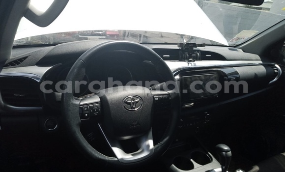Ra Àlòkù Toyota Hilux Silver Ọkọ̀ in Accra ni Greater Accra Ra Àlòkù Toyota Hilux Silver Ọkọ̀ in Accra ni Greater Accra