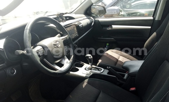 Ra Àlòkù Toyota Hilux Silver Ọkọ̀ in Accra ni Greater Accra Ra Àlòkù Toyota Hilux Silver Ọkọ̀ in Accra ni Greater Accra