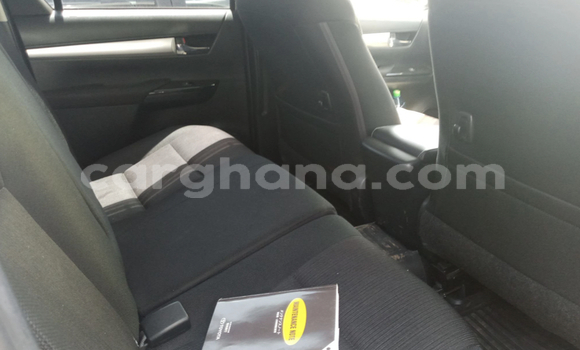 Ra Àlòkù Toyota Hilux Silver Ọkọ̀ in Accra ni Greater Accra Ra Àlòkù Toyota Hilux Silver Ọkọ̀ in Accra ni Greater Accra