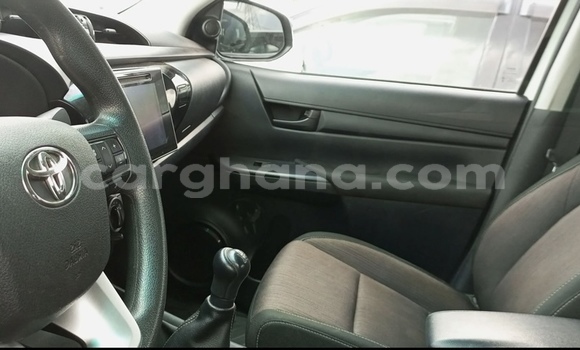 Sayi Na hannu Toyota Hilux White Mota in Accra a Greater Accra Sayi Na hannu Toyota Hilux White Mota in Accra a Greater Accra