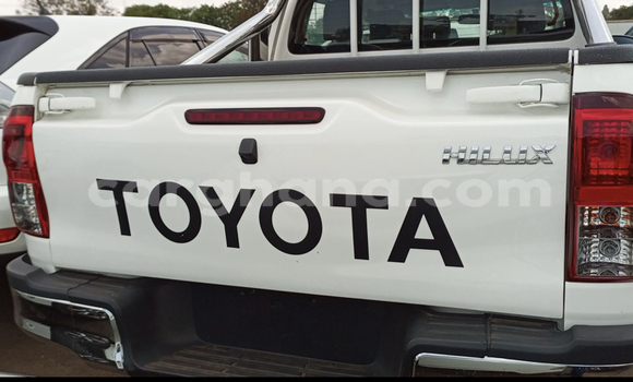 Sayi Na hannu Toyota Hilux White Mota in Accra a Greater Accra Sayi Na hannu Toyota Hilux White Mota in Accra a Greater Accra