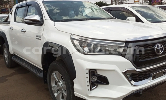 Sayi Na hannu Toyota Hilux White Mota in Accra a Greater Accra Sayi Na hannu Toyota Hilux White Mota in Accra a Greater Accra