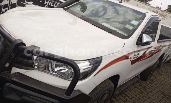 Sayi Na hannu Toyota Hilux White Mota in Accra a Greater Accra Sayi Na hannu Toyota Hilux White Mota in Accra a Greater Accra