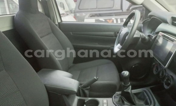 Sayi Na hannu Toyota Hilux White Mota in Accra a Greater Accra Sayi Na hannu Toyota Hilux White Mota in Accra a Greater Accra