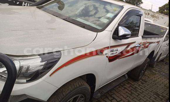 Sayi Na hannu Toyota Hilux White Mota in Accra a Greater Accra Sayi Na hannu Toyota Hilux White Mota in Accra a Greater Accra