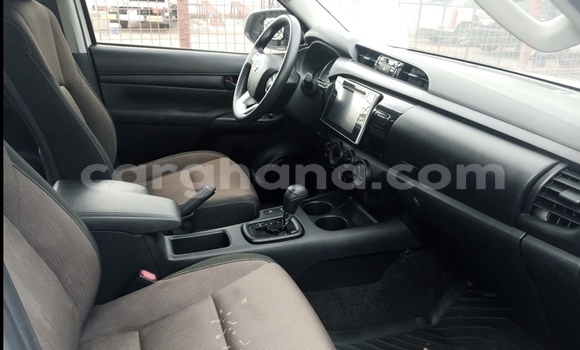 Sayi Na hannu Toyota Hilux White Mota in Accra a Greater Accra Sayi Na hannu Toyota Hilux White Mota in Accra a Greater Accra