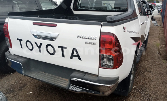 Sayi Na hannu Toyota Hilux White Mota in Accra a Greater Accra Sayi Na hannu Toyota Hilux White Mota in Accra a Greater Accra