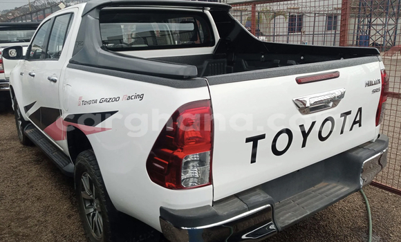 Sayi Na hannu Toyota Hilux White Mota in Accra a Greater Accra Sayi Na hannu Toyota Hilux White Mota in Accra a Greater Accra