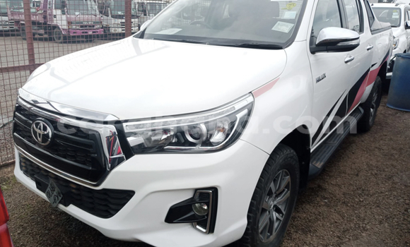 Sayi Na hannu Toyota Hilux White Mota in Accra a Greater Accra Sayi Na hannu Toyota Hilux White Mota in Accra a Greater Accra