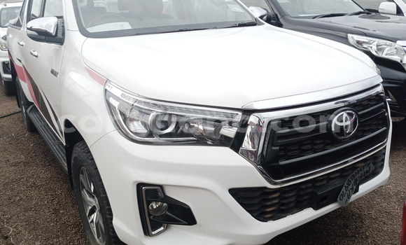 Sayi Na hannu Toyota Hilux White Mota in Accra a Greater Accra Sayi Na hannu Toyota Hilux White Mota in Accra a Greater Accra