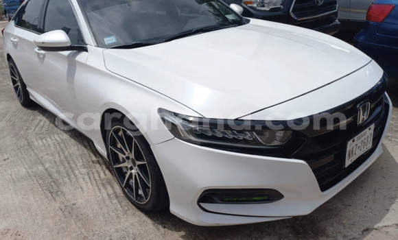 Ra Àlòkù Honda Accord funfun Ọkọ̀ in Accra ni Greater Accra