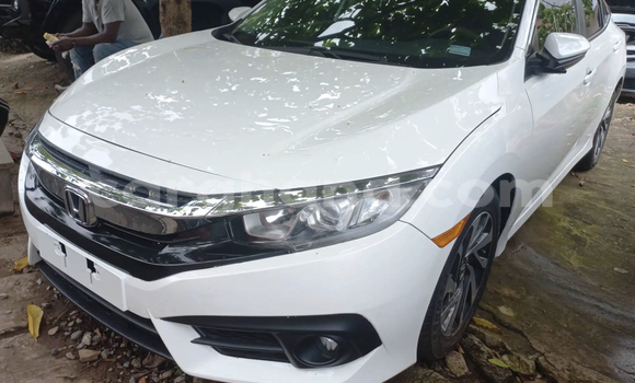 Ra Àlòkù Honda Civic funfun Ọkọ̀ in Accra ni Greater Accra Ra Àlòkù Honda Civic funfun Ọkọ̀ in Accra ni Greater Accra