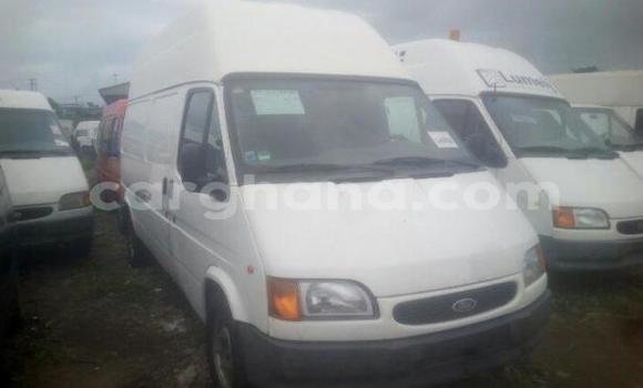 Ra Àlòkù Ford Tourneo Courier funfun Ọkọ̀ in Tema ni Greater Accra