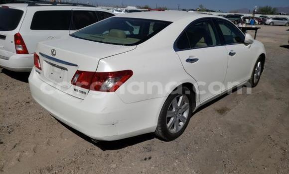 Ra Àlòkù Lexus ES funfun Ọkọ̀ in Tema ni Greater Accra Ra Àlòkù Lexus ES funfun Ọkọ̀ in Tema ni Greater Accra