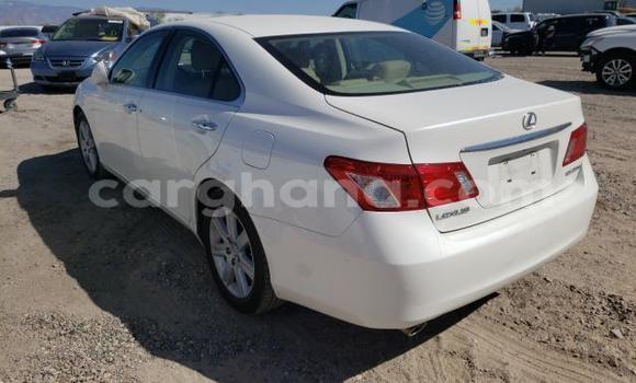 Ra Àlòkù Lexus ES funfun Ọkọ̀ in Tema ni Greater Accra Ra Àlòkù Lexus ES funfun Ọkọ̀ in Tema ni Greater Accra