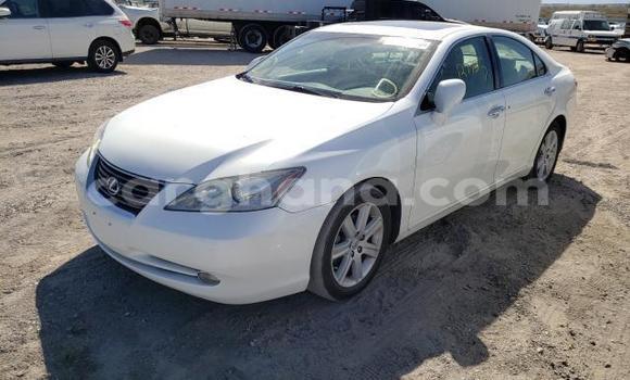 Ra Àlòkù Lexus ES funfun Ọkọ̀ in Tema ni Greater Accra Ra Àlòkù Lexus ES funfun Ọkọ̀ in Tema ni Greater Accra