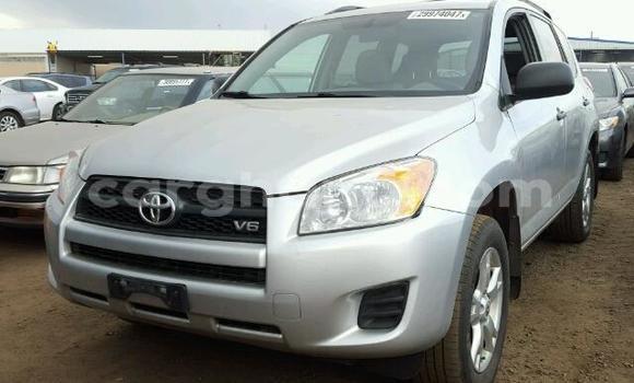 Sayi Na hannu Toyota RAV4 Azurfa Mota in Accra a Greater Accra