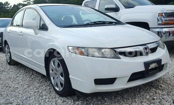 Ra Àlòkù Honda Civic funfun Ọkọ̀ in Accra ni Greater Accra