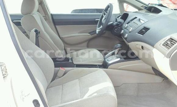 Ra Àlòkù Honda Civic funfun Ọkọ̀ in Accra ni Greater Accra Ra Àlòkù Honda Civic funfun Ọkọ̀ in Accra ni Greater Accra