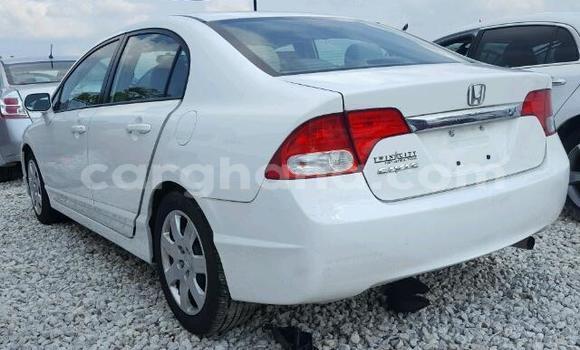 Ra Àlòkù Honda Civic funfun Ọkọ̀ in Accra ni Greater Accra Ra Àlòkù Honda Civic funfun Ọkọ̀ in Accra ni Greater Accra