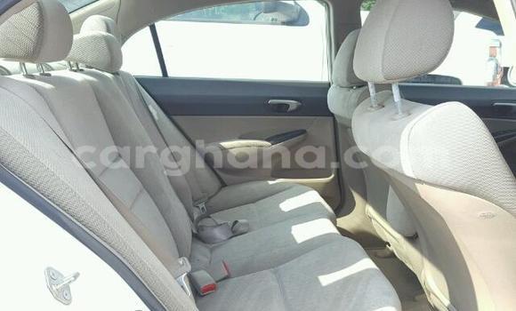 Ra Àlòkù Honda Civic funfun Ọkọ̀ in Accra ni Greater Accra Ra Àlòkù Honda Civic funfun Ọkọ̀ in Accra ni Greater Accra