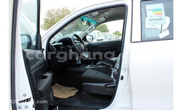 Ra Imported Toyota Hilux funfun Ọkọ̀ in Import - Dubai ni Ashanti Ra Imported Toyota Hilux funfun Ọkọ̀ in Import - Dubai ni Ashanti