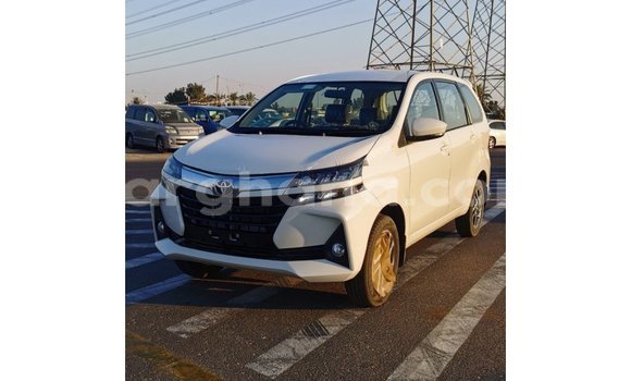 Ra Imported Toyota Avanza funfun Ọkọ̀ in Import - Dubai ni Ashanti
