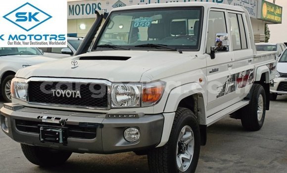 Ra Imported Toyota Hilux funfun Ọkọ̀ in Import - Dubai ni Ashanti Ra Imported Toyota Hilux funfun Ọkọ̀ in Import - Dubai ni Ashanti