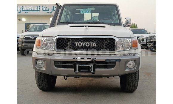 Ra Imported Toyota Hilux funfun Ọkọ̀ in Import - Dubai ni Ashanti Ra Imported Toyota Hilux funfun Ọkọ̀ in Import - Dubai ni Ashanti
