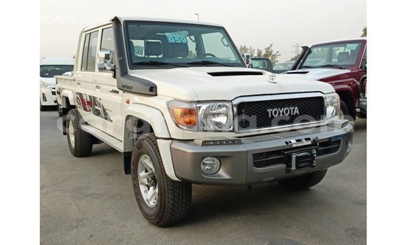 Ra Imported Toyota Hilux funfun Ọkọ̀ in Import - Dubai ni Ashanti Ra Imported Toyota Hilux funfun Ọkọ̀ in Import - Dubai ni Ashanti