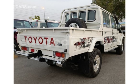 Ra Imported Toyota Hilux funfun Ọkọ̀ in Import - Dubai ni Ashanti Ra Imported Toyota Hilux funfun Ọkọ̀ in Import - Dubai ni Ashanti