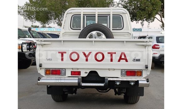 Ra Imported Toyota Hilux funfun Ọkọ̀ in Import - Dubai ni Ashanti Ra Imported Toyota Hilux funfun Ọkọ̀ in Import - Dubai ni Ashanti