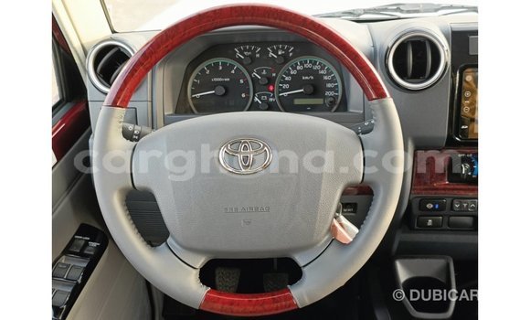 Ra Imported Toyota Hilux funfun Ọkọ̀ in Import - Dubai ni Ashanti Ra Imported Toyota Hilux funfun Ọkọ̀ in Import - Dubai ni Ashanti