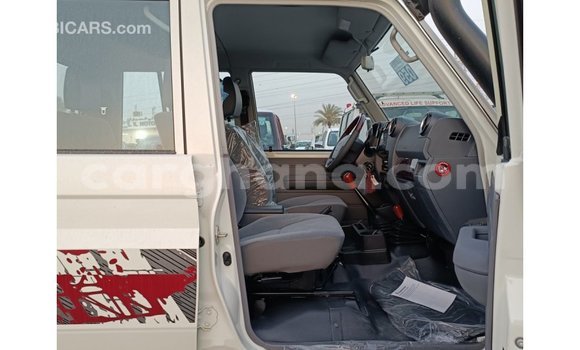 Ra Imported Toyota Hilux funfun Ọkọ̀ in Import - Dubai ni Ashanti Ra Imported Toyota Hilux funfun Ọkọ̀ in Import - Dubai ni Ashanti