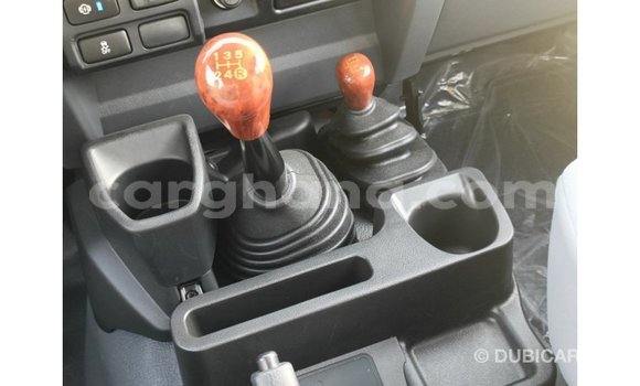 Ra Imported Toyota Hilux funfun Ọkọ̀ in Import - Dubai ni Ashanti Ra Imported Toyota Hilux funfun Ọkọ̀ in Import - Dubai ni Ashanti