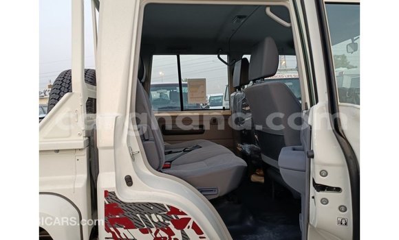 Ra Imported Toyota Hilux funfun Ọkọ̀ in Import - Dubai ni Ashanti Ra Imported Toyota Hilux funfun Ọkọ̀ in Import - Dubai ni Ashanti