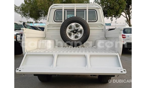 Ra Imported Toyota Hilux funfun Ọkọ̀ in Import - Dubai ni Ashanti Ra Imported Toyota Hilux funfun Ọkọ̀ in Import - Dubai ni Ashanti