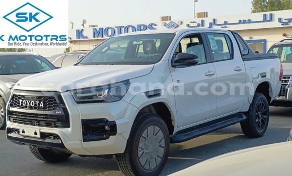 Sayi Imported Toyota Hilux White Mota in Import - Dubai a Ashanti