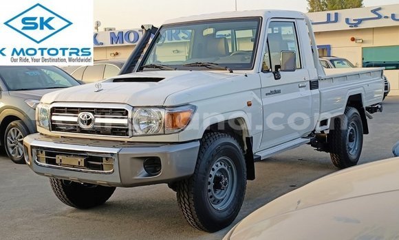 Ra Imported Toyota Land Cruiser funfun Ọkọ̀ in Import - Dubai ni Ashanti
